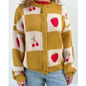 Lisa Says Gah Lauda Cardi in Fruit Check